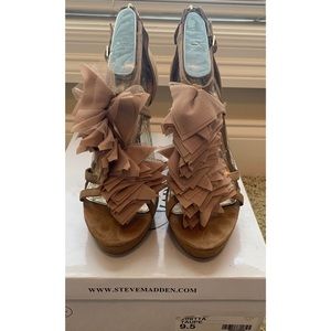 Steve Madden taupe heels